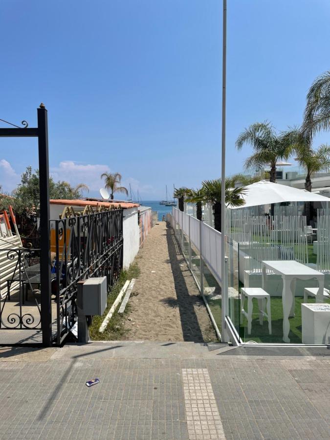 La Finestra Sul Mare Modern Apartment Giardini Naxos Eksteriør bilde