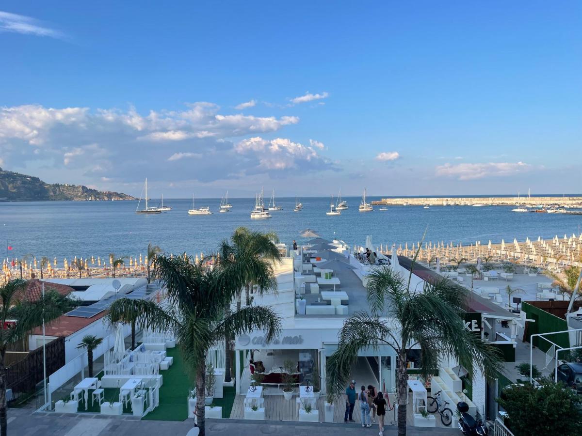 La Finestra Sul Mare Modern Apartment Giardini Naxos Eksteriør bilde