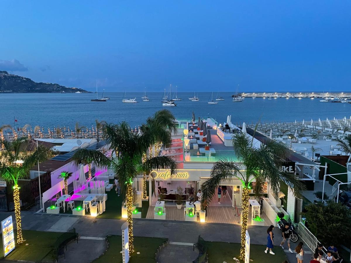 La Finestra Sul Mare Modern Apartment Giardini Naxos Eksteriør bilde
