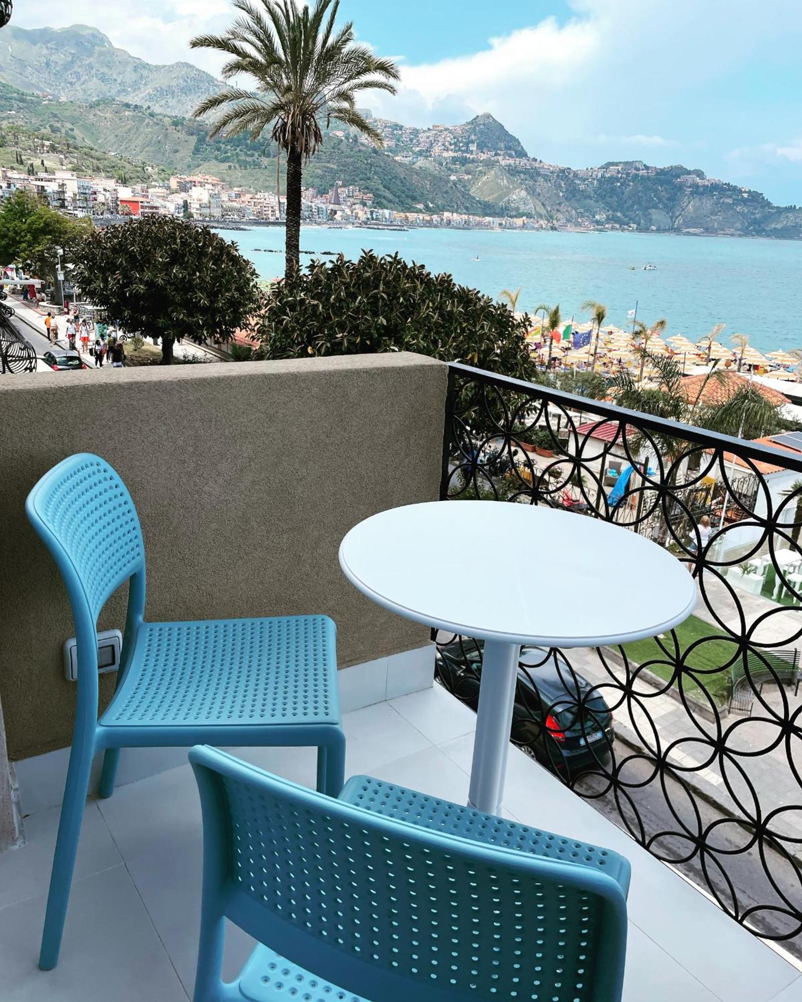 La Finestra Sul Mare Modern Apartment Giardini Naxos Eksteriør bilde