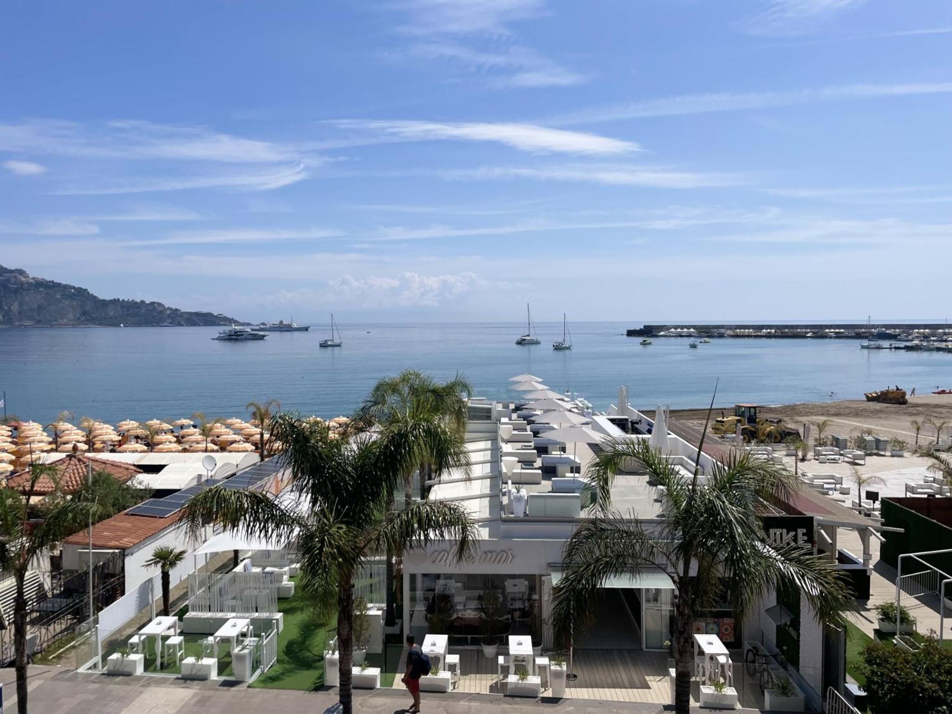 La Finestra Sul Mare Modern Apartment Giardini Naxos Rom bilde